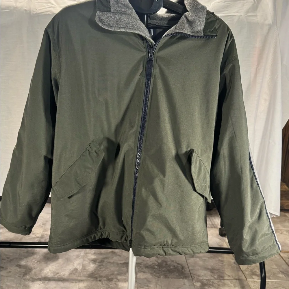 GAP Men's Green Windbreaker with Gray Interior - Picture 1 of 6